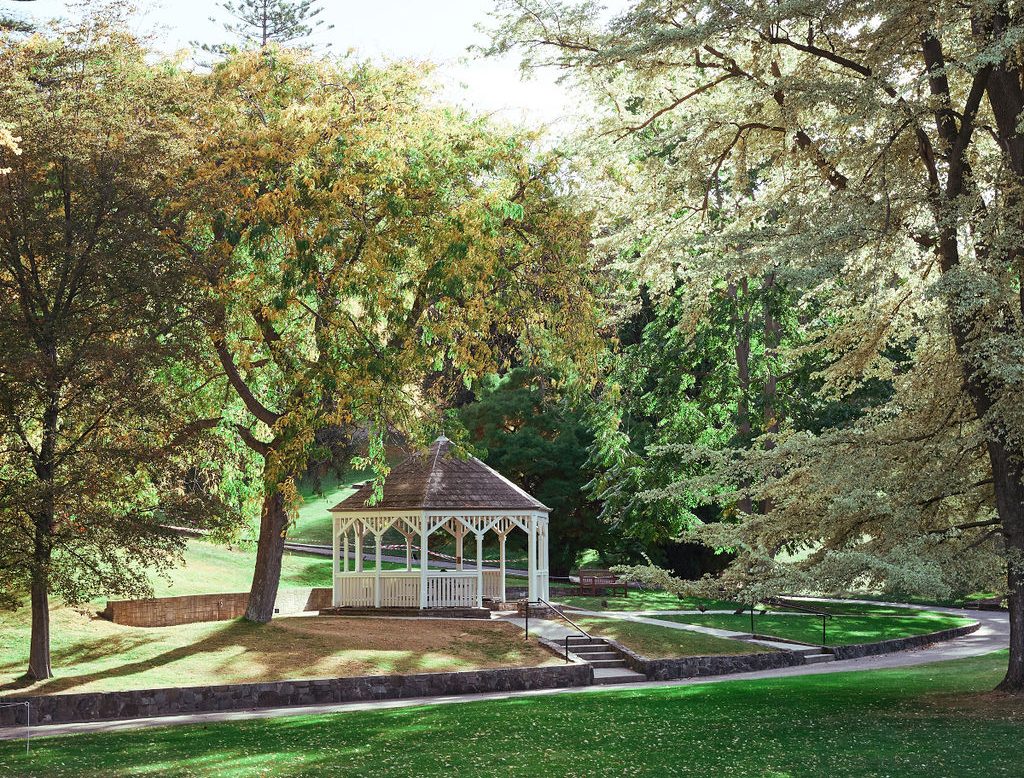 Adelaide Hills Winery Expands To The Apple Isle